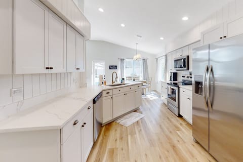 House, Multiple Beds, Pool Access, Pool View (The Barefoot Bungalow) | Private kitchen