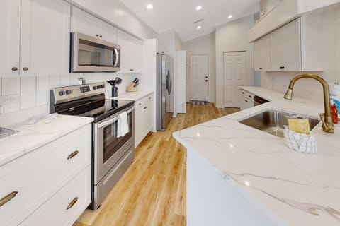 House, Multiple Beds, Pool Access, Pool View (The Barefoot Bungalow) | Private kitchen