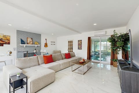 House, Multiple Beds, Patio, Garden View (The Music House) | Living area