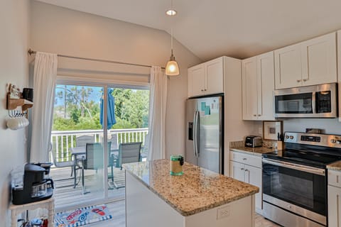 House, Multiple Beds, Pool Access, Pool View (Dancing Dolphins and Tranquil Turtles) | Private kitchen