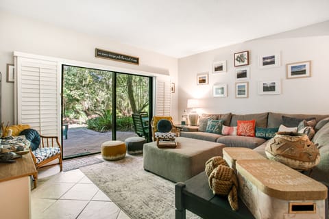 House, Multiple Beds, Patio, Pool View (3029 Club Villas) | Living area