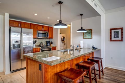 Dine in with style—your chef-ready kitchen awaits. HKH-211