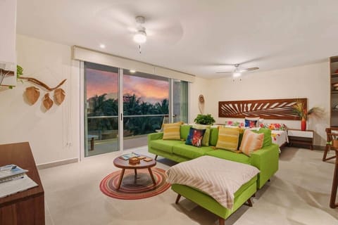 Experience luxury and comfort in our studio penthouse, featuring stunning views and a private balcony where you can relax, feel the ocean breeze, and fully disconnect in paradise.