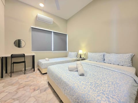 Basic Triple Room | Desk, laptop workspace, soundproofing, free WiFi