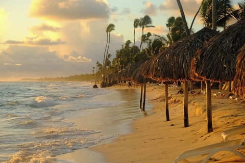Private beach nearby, white sand