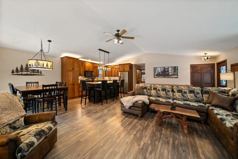 Welcome to our River Oaks Retreat in Tomahawk!