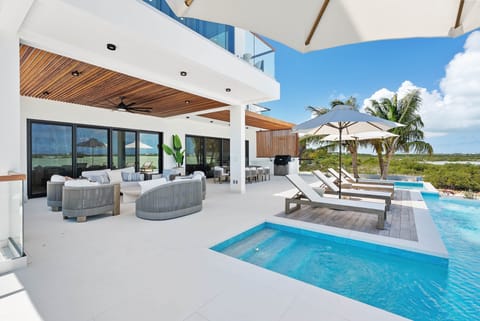 Main Villa - Pool Deck
