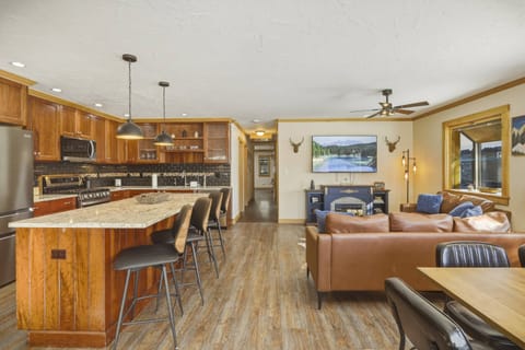 A true family-friendly layout, a fully equipped kitchen, gaming room, pool table, hot tub and three season room make this a 5 star getaway home!