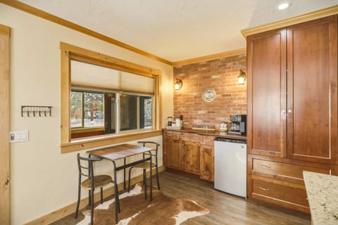 Cozy breakfast nook w/ dual drip/pod coffee maker and beverage fridge. Sip your beverage of choice by the hot tub or in the fabulous, covered porch.