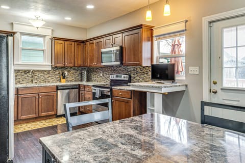 Property Interior | Central A/C & Heating | Free WiFi