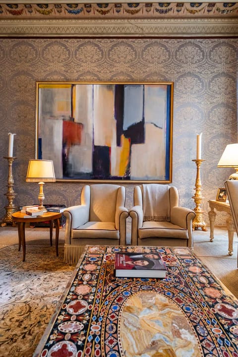 Prestigious 3-Bedroom Apartment on the Lungarno Apartment in Florence