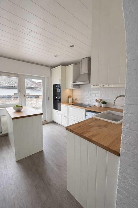 Comfort Apartment, City View | Private kitchen