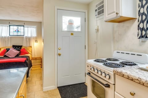 Apartment (0 Bedroom) | Interior