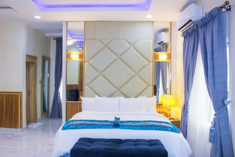 Executive Apartment | Premium bedding, in-room safe, free WiFi, bed sheets