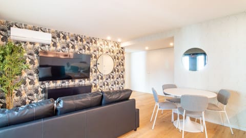 Contemporary living space with flat-screen TV — ideal for winding down after a day in Porto.
#ModernDesign #PortoApartment #InteriorInspo