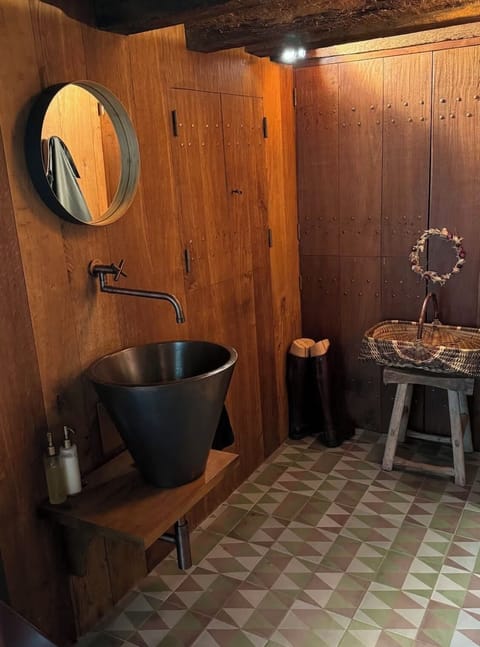 Suite, Garden View | Bathroom