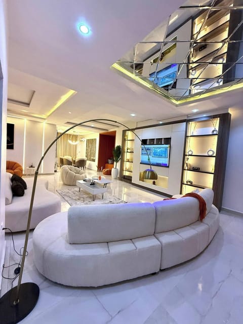 Economy Apartment, Balcony, City View | Living area