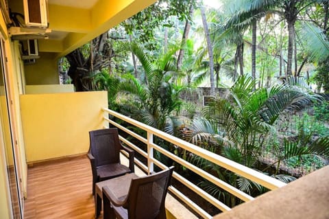 Deluxe Double Room, Garden View | Property grounds