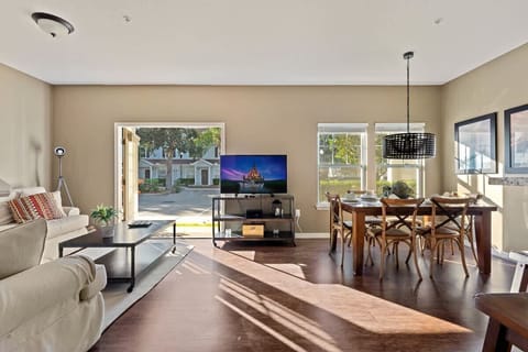 Communal lounge / TV room,Living Room