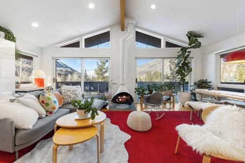 Living room: Indoor Fireplace, Sofa seats, scenic mountain view and indoor plants