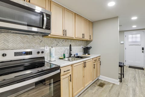 Kitchen | Cooking Basics | Keurig Coffee Maker (Bring Your Own K-Cups)