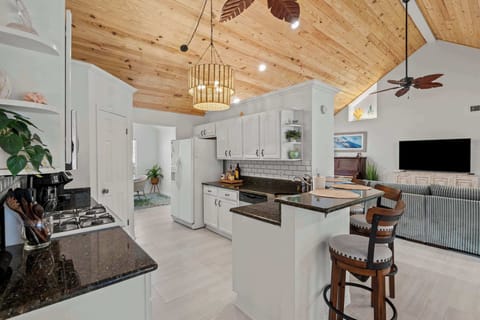 If you plan to cook during your trip, we encourage you to bring along any spices, condiments, & oils you may need as we do not provide any perishable or non-perishable items.