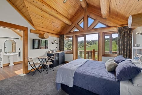 Luxury Double Room, Mountain View | Iron/ironing board, free WiFi