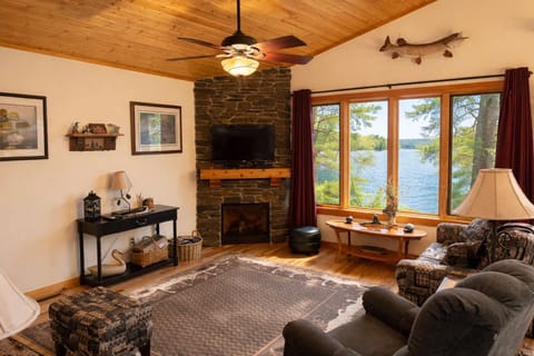 House, Multiple Beds, Fireplace (Waters Edge) | Living area