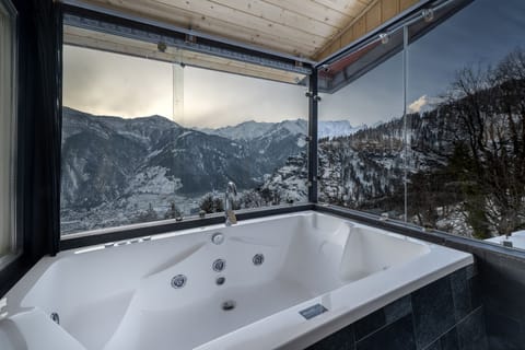 Jetted tub