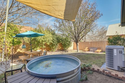 Austin Vacation Rental | 2BR | 1BA | 1,000 Sq Ft | 1 Small Step to Enter