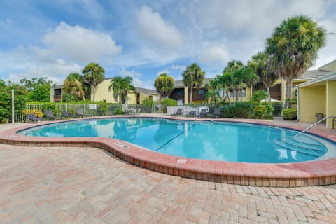 Sarasota Vacation Rental | 2BR | 1BA | 1 Step Required | 980 Sq Ft