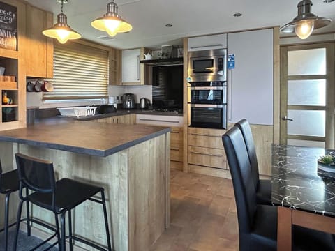 Kitchen/diner | Millars Caravan, Ayr