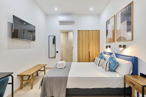 Double Room | Premium bedding, down comforters, desk, laptop workspace