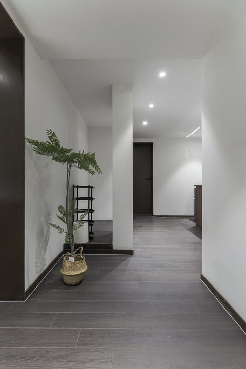Family Studio Suite, City View | Interior