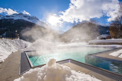 Indoor pool, outdoor pool, sun loungers
