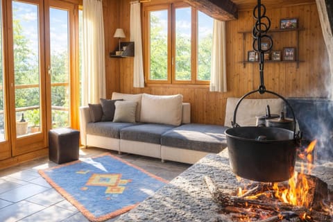 Family Chalet, 3 Bedrooms, Balcony, Mountainside (Ca Brunella 2) | Living area