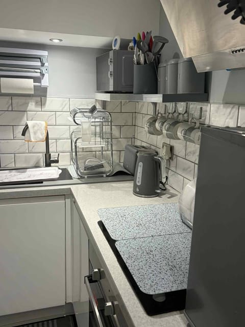 Apartment, 1 Bedroom, Balcony | Interior