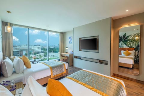 Wonderful Room - Guest Twin - City View | In-room safe, desk, laptop workspace, iron/ironing board