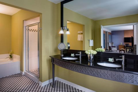 Free toiletries, hair dryer, bathrobes, towels