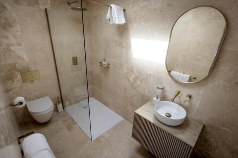 Family Room | Bathroom