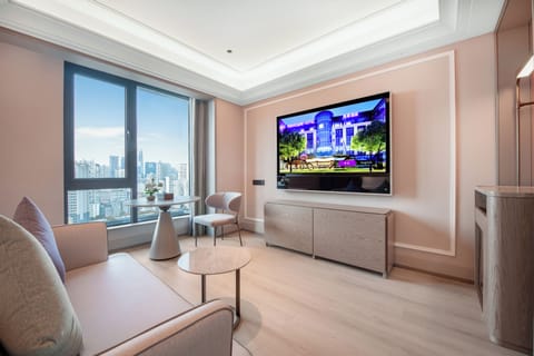 Deluxe Room, 1 King Bed | Down comforters, minibar (free items), blackout drapes, soundproofing