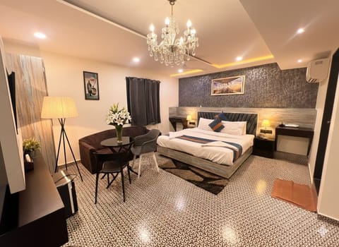 Deluxe Suite | Free WiFi