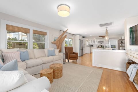 Enter into a light filled living space, complete with large driftwood
