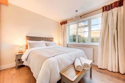 House | 2 bedrooms, desk, Internet