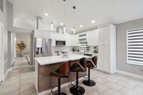 Breakfast Bar, Great for entertaining