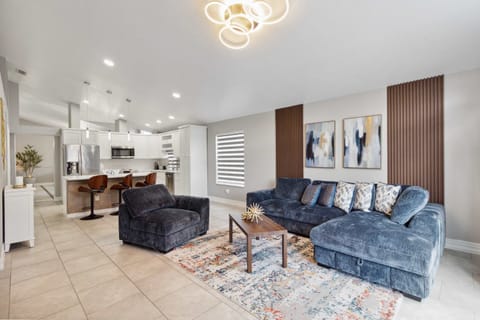 Second Living Room (Two living rooms, plenty of space)