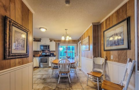 2209 S Shore Dr (Shore Hangout [Int Ext]) - watermarked-28