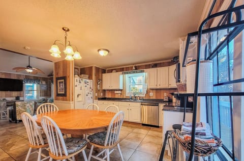 2209 S Shore Dr (Shore Hangout [Int Ext]) - watermarked-27