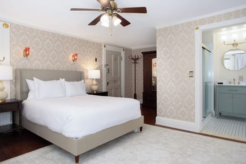 Double Room | Individually decorated, iron/ironing board, free WiFi