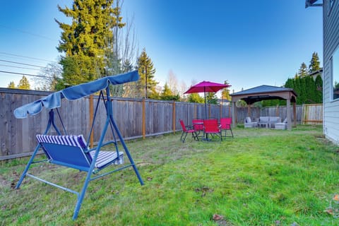 Lynnwood Vacation Rental | 5BR | 2.5BA | Stairs Required | 2,431 Sq Ft